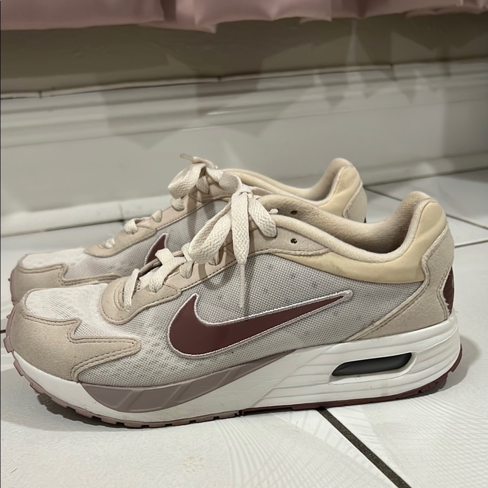 Nike Air Max Solo sneakers